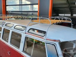 VOLKSWAGEN T 1 Samba mit Safarifenster
