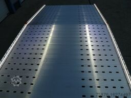 IVECO Daily Autotransport-Zug mit Anhänger 3 PKW