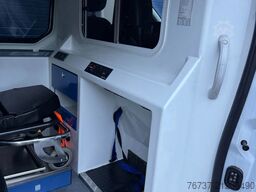 Opel Vivaro **AMBULANCE-RETTUNGSWAGEN**