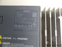 Siemens Sinamics S210 6SL3210-5HB10-4UF0 Umrichter SN:ZVM4XVM009140 0,4kW 240V~-ungebr.-