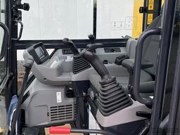 Komatsu PC30MR-5