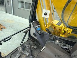 Komatsu PC240NLC-11