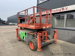 SKYJACK SJ 6832RT Schaarhoogwerker / Scissor / Arbeitsbuhne 2015 4X4 Kubota Diesel 12M