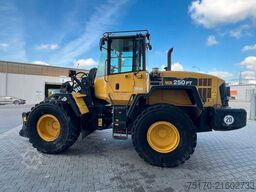 Komatsu WA 250 PT - 5H / 12.390h /