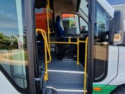 MERCEDES-BENZ Heckniederflur Sprinter 517 / 4 er Bestuhlung