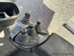 LINDE H18T-01 Triplo 490 Freelift / Sideshift LPG 2012