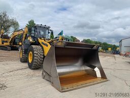 Komatsu WA320-8E0