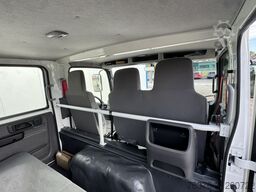 ISUZU M30 M DOKA 7-Sitzer  5.2 l 190 PS Radst. 4.475