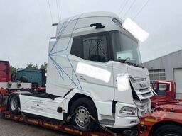 DAF XG + 480 FT beschädigt / damaged