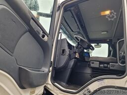 Scania P250 4x2 - Box with sidedoors - Zepro loadlift ...