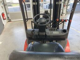 Manitou MI 25 G / Triplex: 4.70m / nur 1.976h! / SS