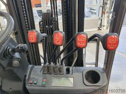 Manitou MI 25 G / Triplex: 4.70m / nur 1.976h! / SS