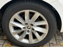 SKODA Superb 2.0 TDI SCR DSG Active Combi Panoramadach