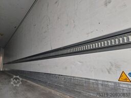SCHMITZ CARGOBULL SKO24 ThermoKing SLXi 300