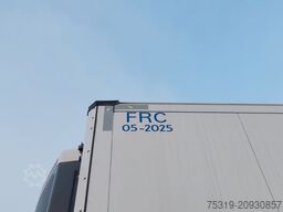 SCHMITZ CARGOBULL SKO24 ThermoKing SLXi 300