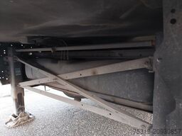 SCHMITZ CARGOBULL SKO24 ThermoKing SLXi 300