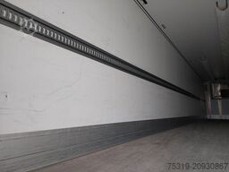 SCHMITZ CARGOBULL SKO 24 Thermo King SLXi 300