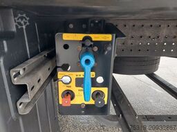 SCHMITZ CARGOBULL SKO 24 Thermo King SLXi 300