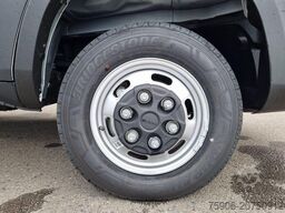 Iveco DAILY 35-180 PLATEAU 4.40m