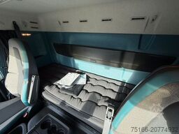 VOLVO FM 370 Kühlkoffer 7,80 m LBW 2 T*THERMOKING