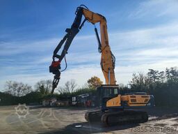 Hyundai HX330L with demolition boom, standard boom & shear