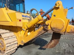 Komatsu D155A-6R (4pieces available in Abu Dhabi)