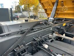 MERCEDES-BENZ Arocs 1846 4x4 Kipper Kran FUNK AHK 55to