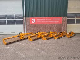 Grote vooraad maaikorfen