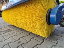 Vitra 2060 4WD - Plow - Sweeper
