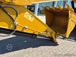 Caterpillar 330D2 L - Excavator - 3 Buckets