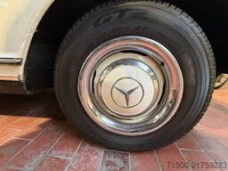 Mercedes-Benz 230 SL Pagode W113