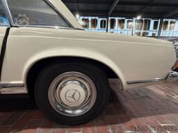 Mercedes-Benz 230 SL Pagode W113
