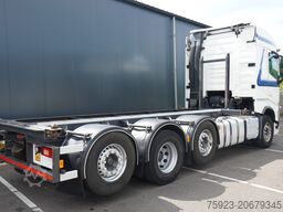 Volvo FH 460 8X2 20 FT CONTAINER TRANSPORT TRUCK