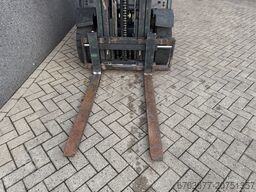 LINDE H25D-02 Triplo 550 Freelift / Sideshift / 4e functie VW Diesel 2014