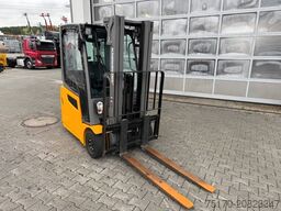 JUNGHEINRICH EFG 215 / Triplex: 4.25m! / SS / nur 2.819h!