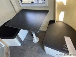 Anka Steinsberger 2 Pferdehänger mit Wohnung