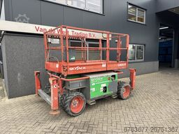 SKYJACK SJ6826RT Schaarhoogwerker SCISSOR 2014 4X4 Kubota 10mtr Werkhoogte
