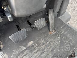 NISSAN UD02A25PQ Triplo 475 Freelift/Sideshift LPG 2005