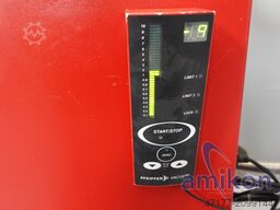 Pfeiffer HLT 560 Helium-Lecksucher