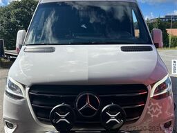 Mercedes-Benz Sprinter 519 w/ 16+1 seats and 3 wheelchair users