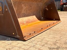 Caterpillar 908M