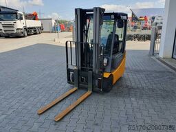 JUNGHEINRICH EFG 215 / Triplex: 4.25m! / SS / nur 3.488h!