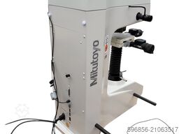 Twardościomierz Vickers Mitutoyo HV-100 System AUTOVICK + Vision Unit Twardościomierz Vickers Mitutoyo HV-100 System AUTOVICK + Vision Unit