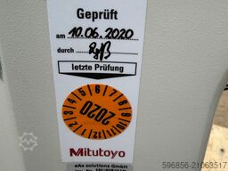 Twardościomierz Vickers Mitutoyo HV-100 System AUTOVICK + Vision Unit Twardościomierz Vickers Mitutoyo HV-100 System AUTOVICK + Vision Unit