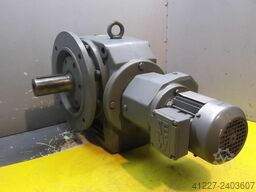 SEW-EURODRIVE SF82R62DT71D-4