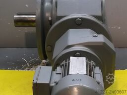 SEW-EURODRIVE SF82R62DT71D-4