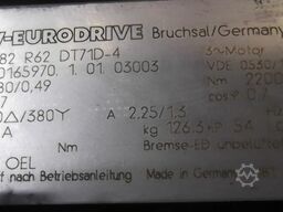SEW-EURODRIVE SF82R62DT71D-4