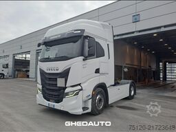 IVECO AS440T/P - AS440 T/P cabinato con ralla