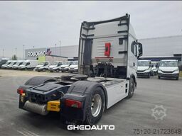 IVECO AS440T/P - AS440 T/P cabinato con ralla