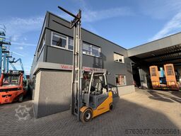 JUNGHEINRICH EFG425S Triplo 500 Freelift / Sideshift / 4e Funct